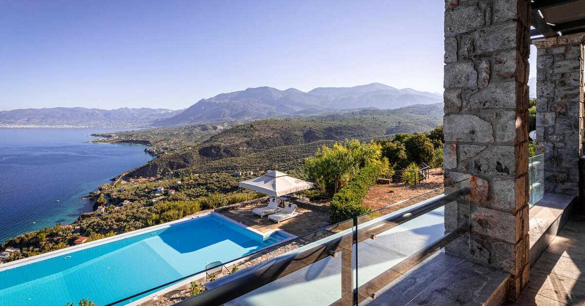 Een foto van het zwembad bij Searocks Exclusive Villas Resort Messinia