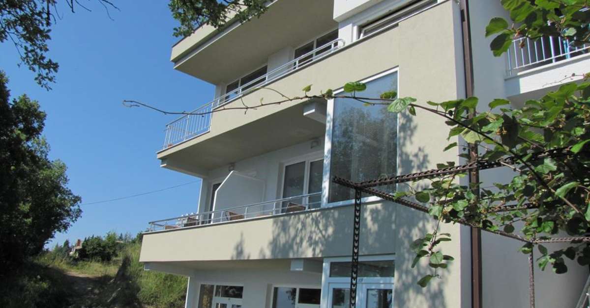 Een foto van de buitenkant van Golden Sunset Appartementen