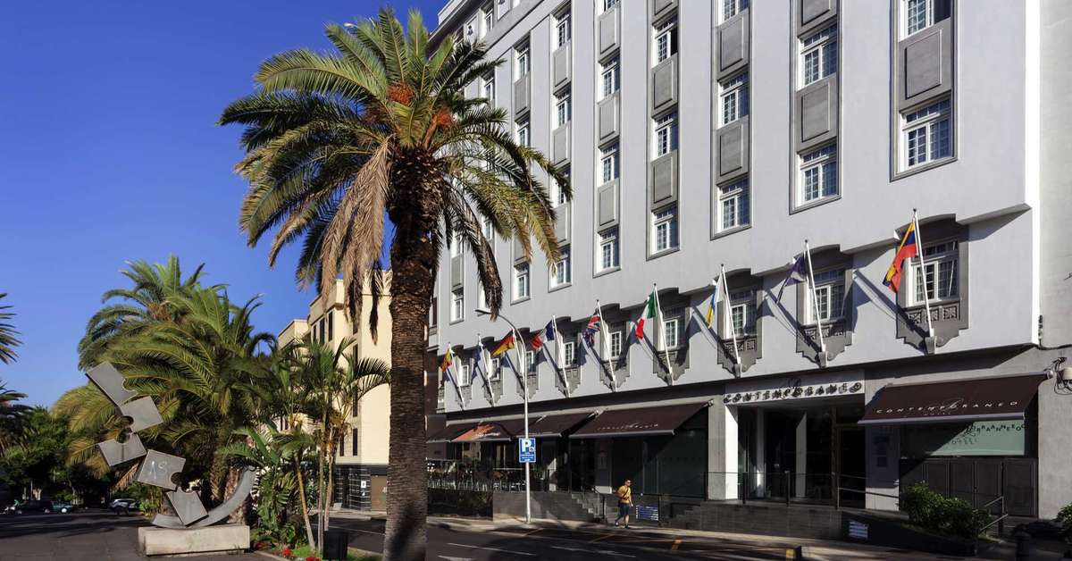 Een foto van de buitenkant van Barcelo Santa Cruz Contemporaneo
