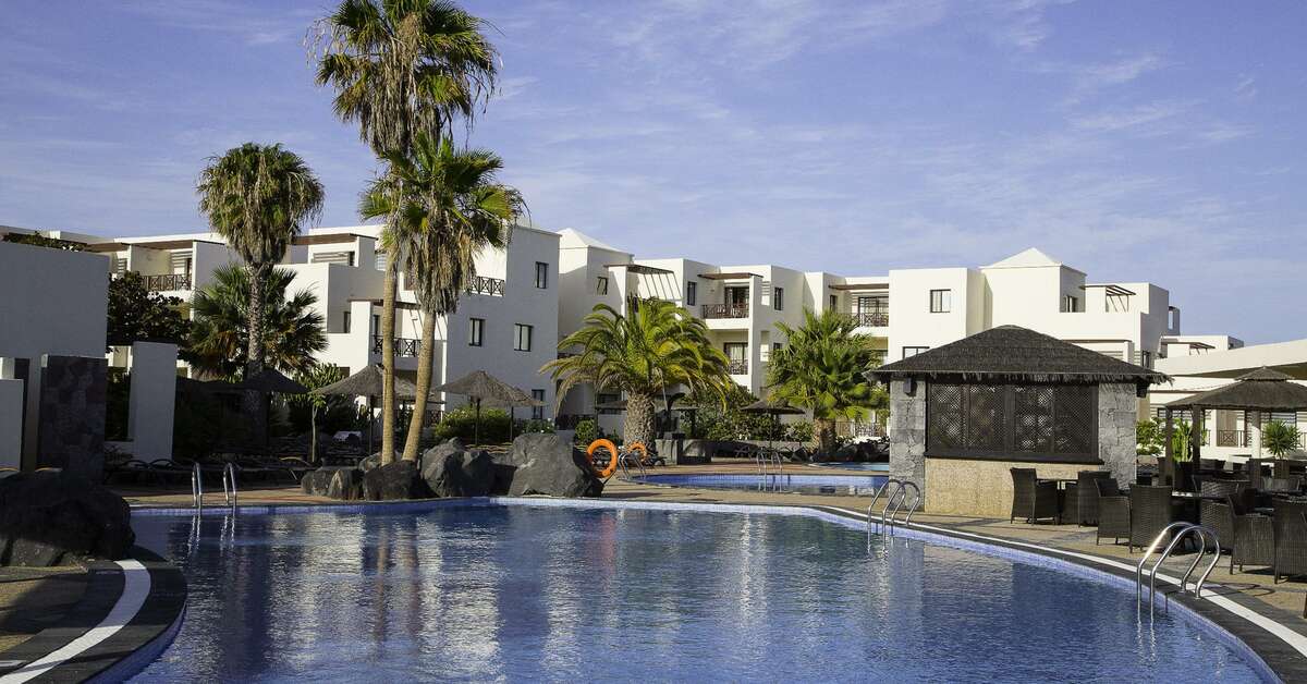 Een foto van het zwembad bij Vitalclass Lanzarote Sports & Wellness Center