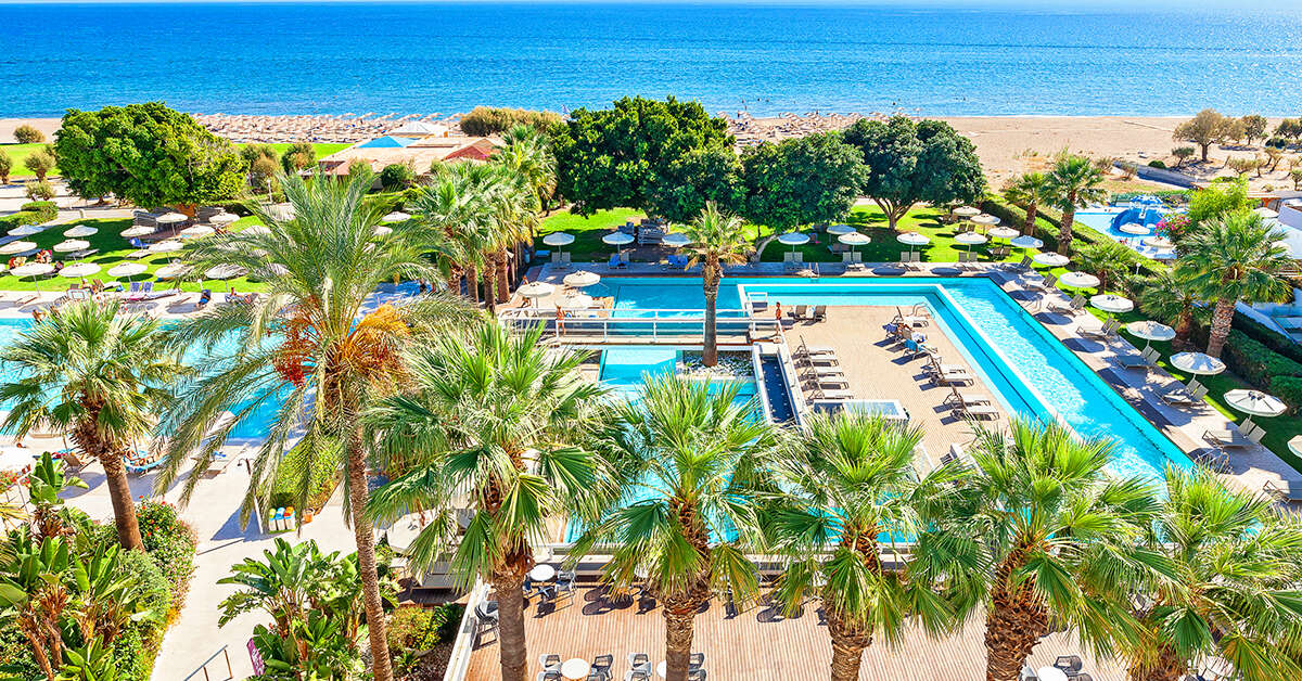 Een foto van het zwembad bij Blue Sea Beach Resort