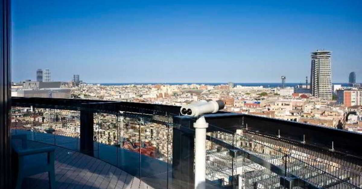 Een foto van de buitenkant van Barcelo Raval