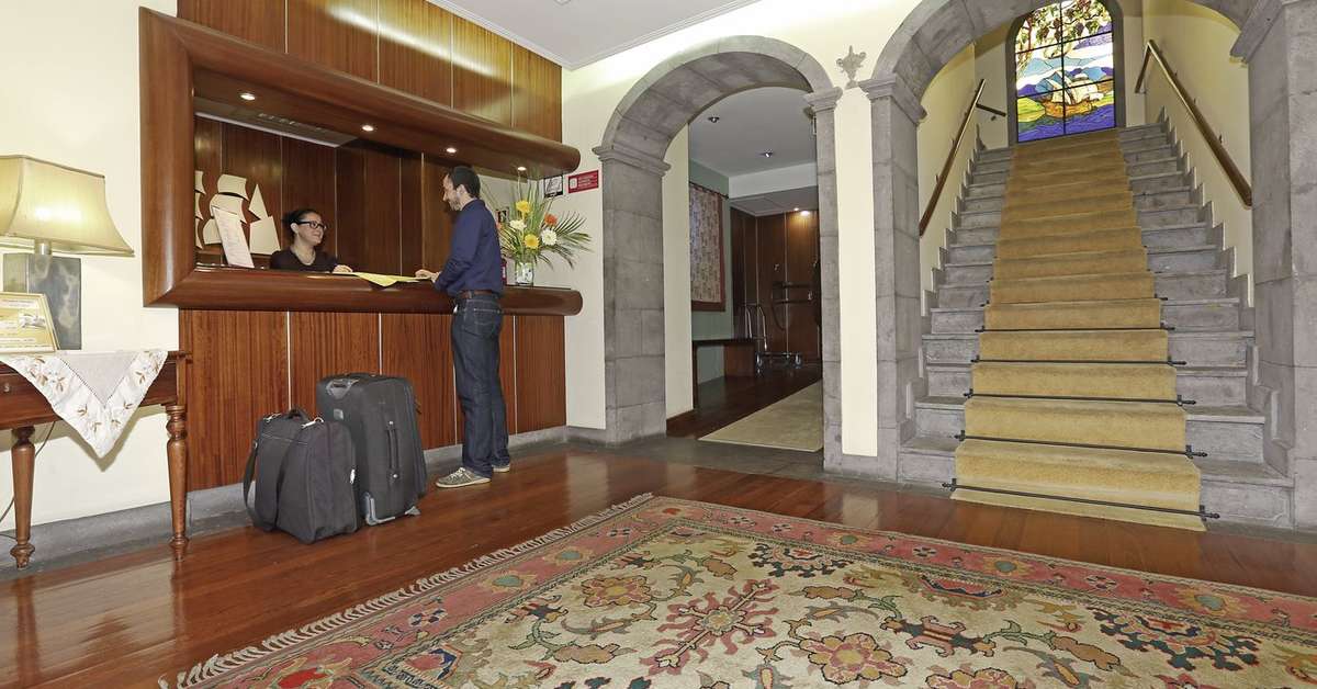 Een foto van het interieur van Camoes Hotel