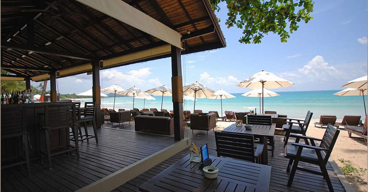 Een foto van het terras bij Impiana Resort Chaweng Noi