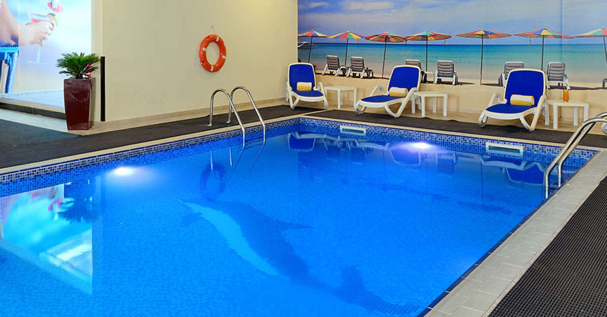 Een foto van het zwembad bij Golden Sands Hotel Sharjah