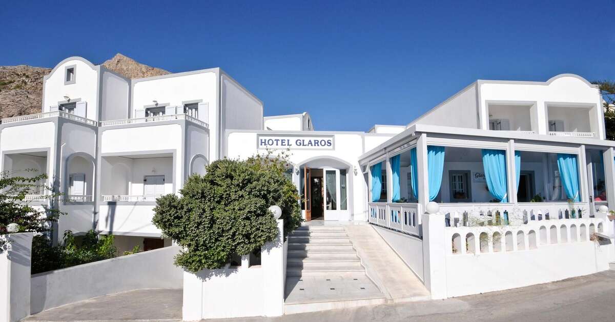 Een foto van de buitenkant van Hotel Glaros