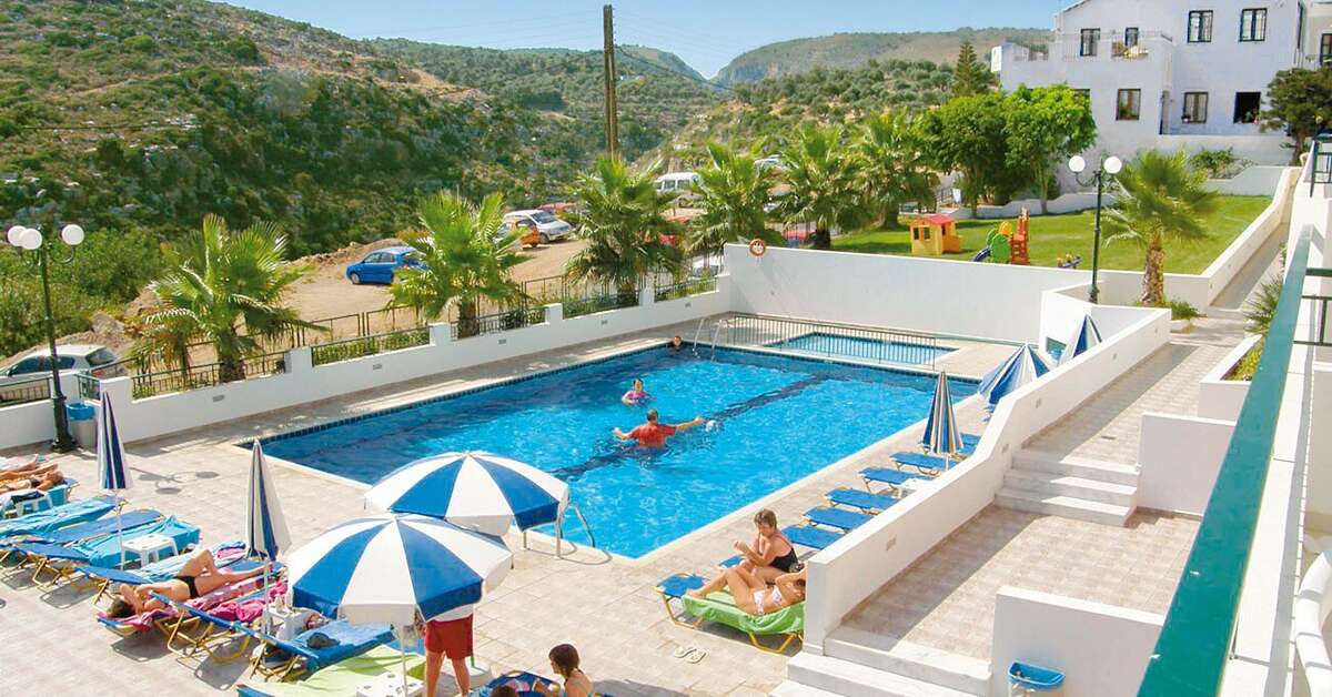 Ein Foto vom Pool im Camari Garden Hotel & Apartments
