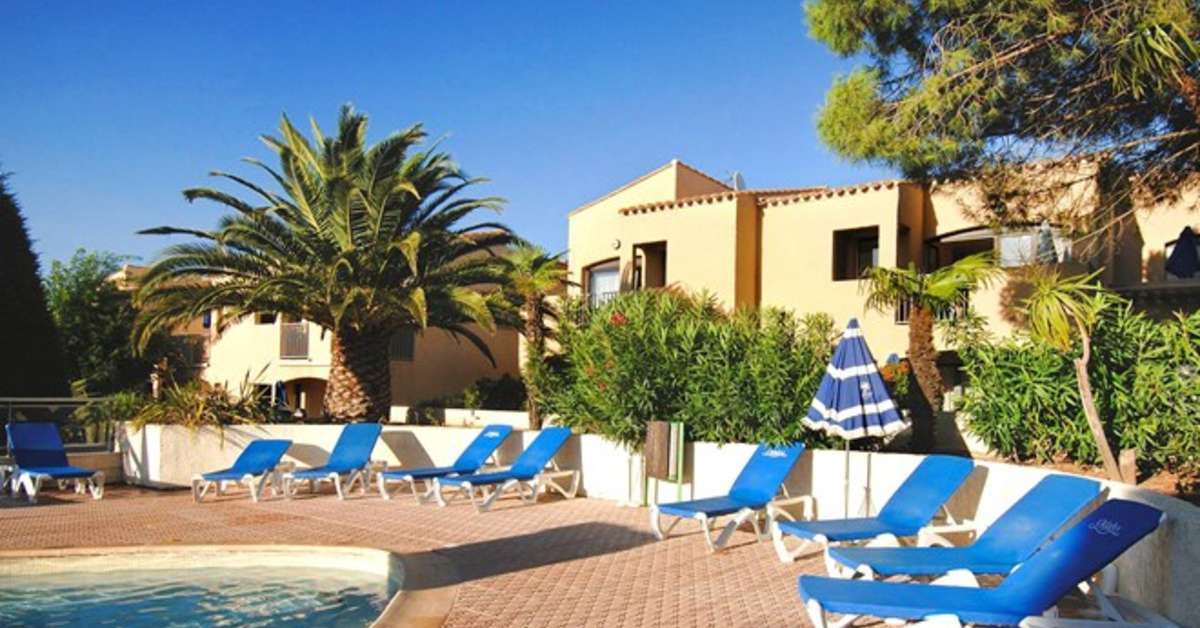 Een foto van het terras bij Odalys Résidence Saint-loup