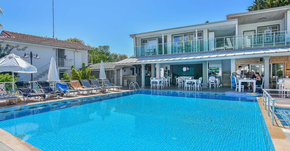 Een foto van het zwembad bij Altinkum Bungalows
