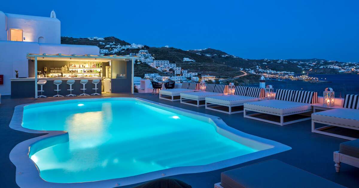 Een foto van het zwembad bij Mykonos Princess Hotel