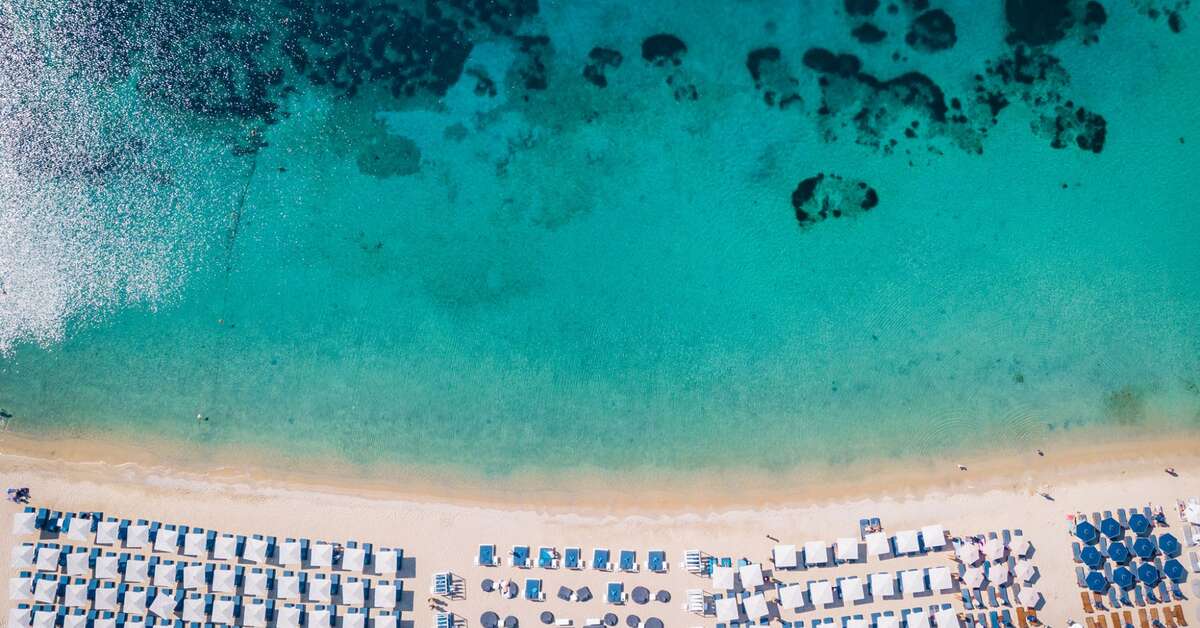 Een foto van het strand bij Once in Mykonos