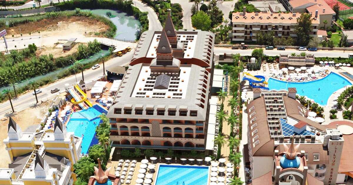 Een foto van de buitenkant van Side Orange Palace