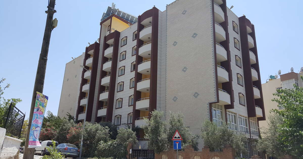 Ein Foto von der Außenansicht des Golden Moon Aparthotel