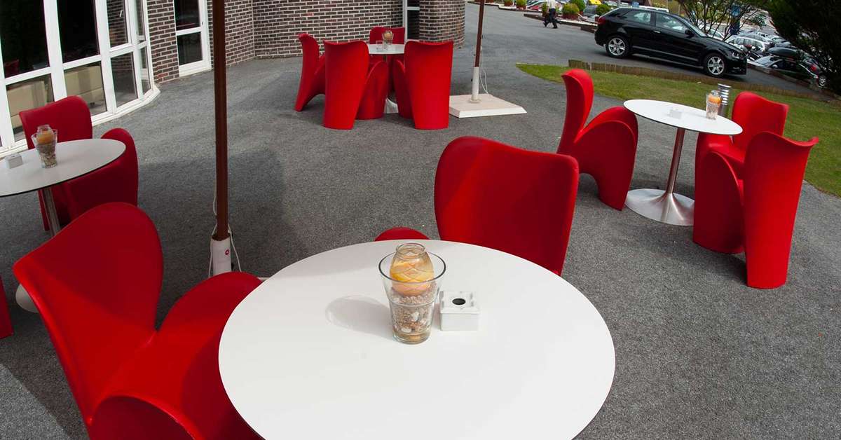 Een foto van het terras bij Barcelo Costa Vasca