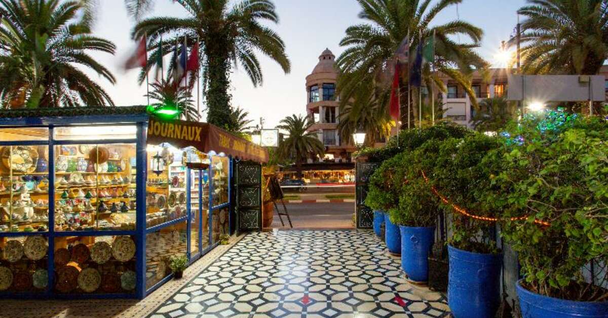 Een foto van de buitenkant van Hotel Akabar