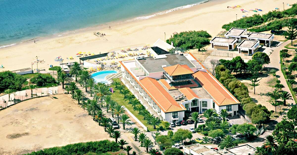 Een foto van de buitenkant van Hotel Torre Praia