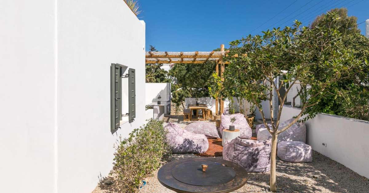 Een foto van het terras bij Belvedere Hotel Mykonos