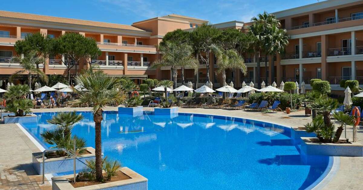 Een foto van het zwembad bij Hipotels Barrosa Garden