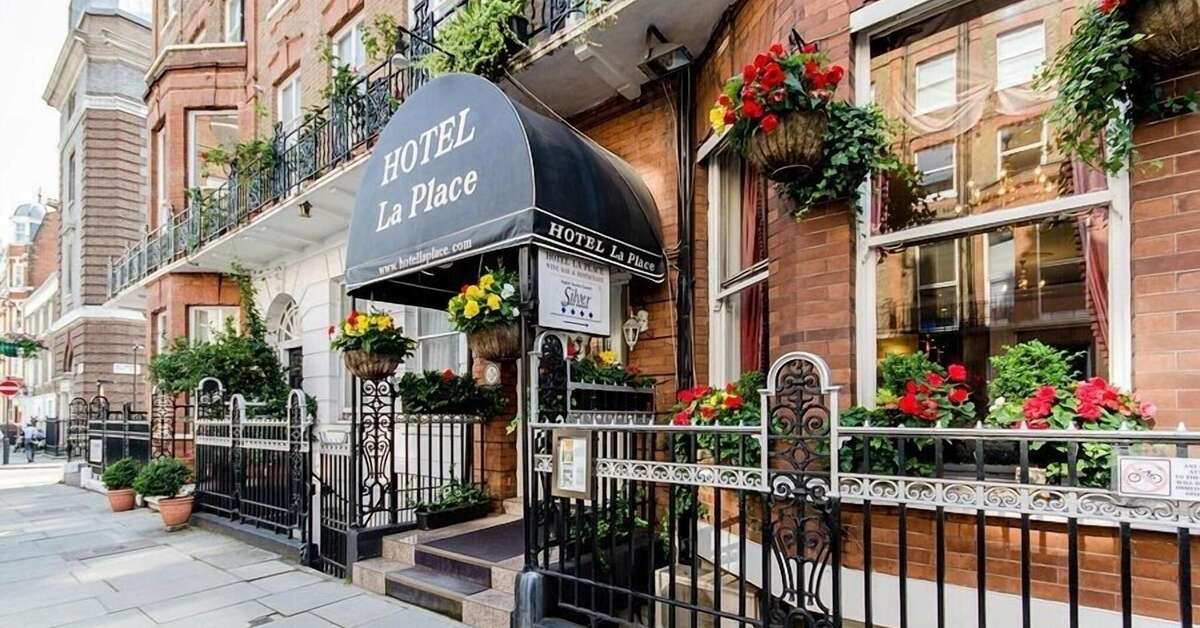 Een foto van La Place Hotel