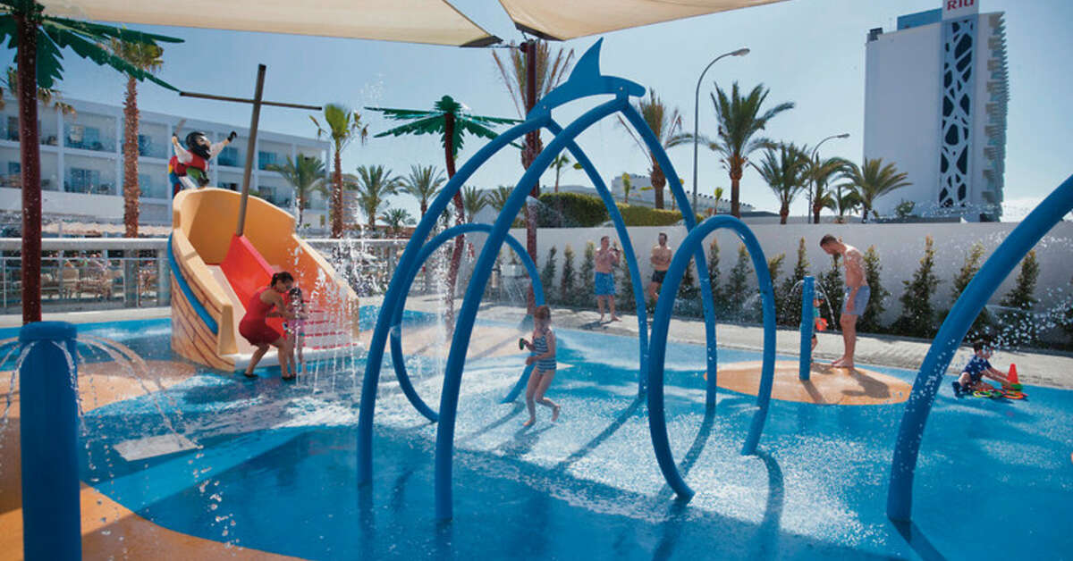 Een foto van het zwembad bij Riu Costa del Sol