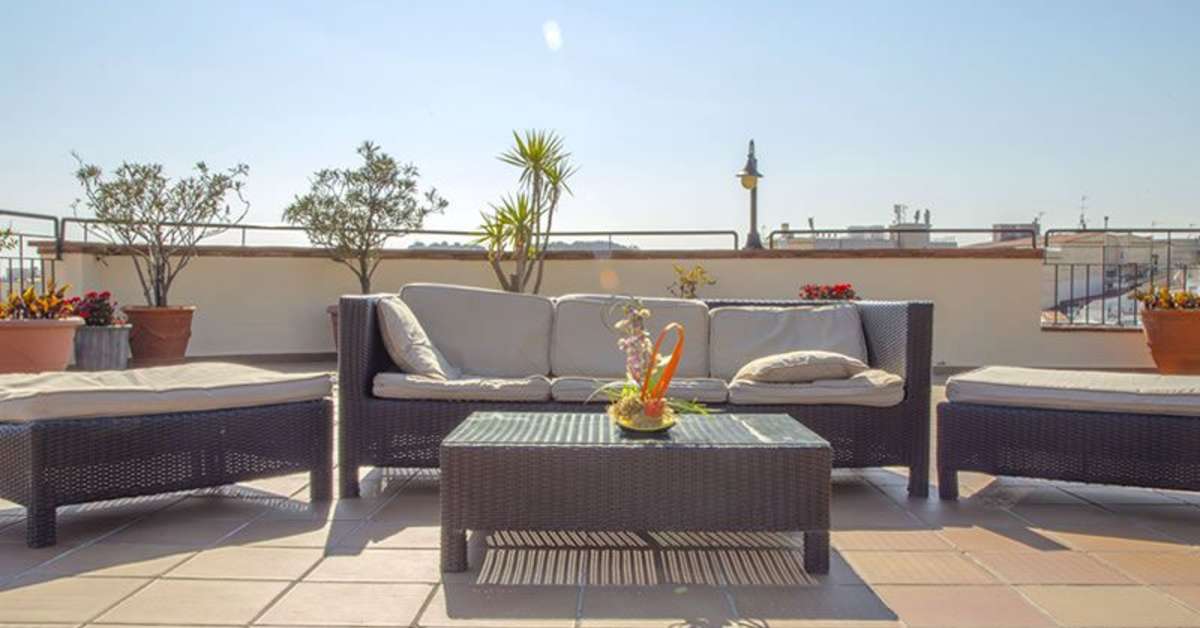 Een foto van het terras bij Hotel Lloret Santa Rosa