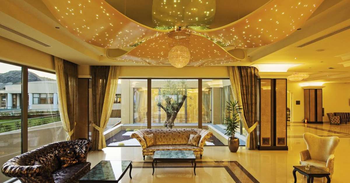 Een foto van het interieur van La Marquise Luxury Resort
