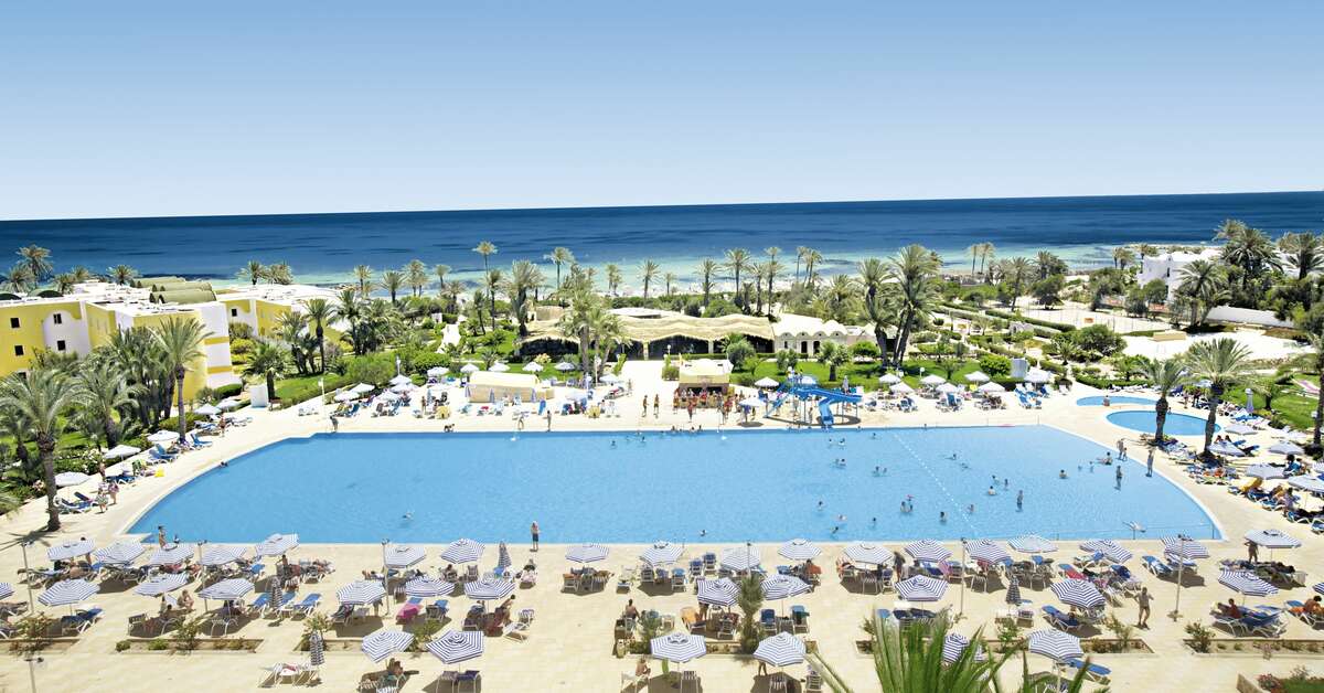 Een foto van het zwembad bij Hotel Djerba Castille