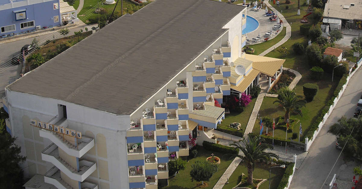Een foto van de buitenkant van Cooee Hotel Albatros