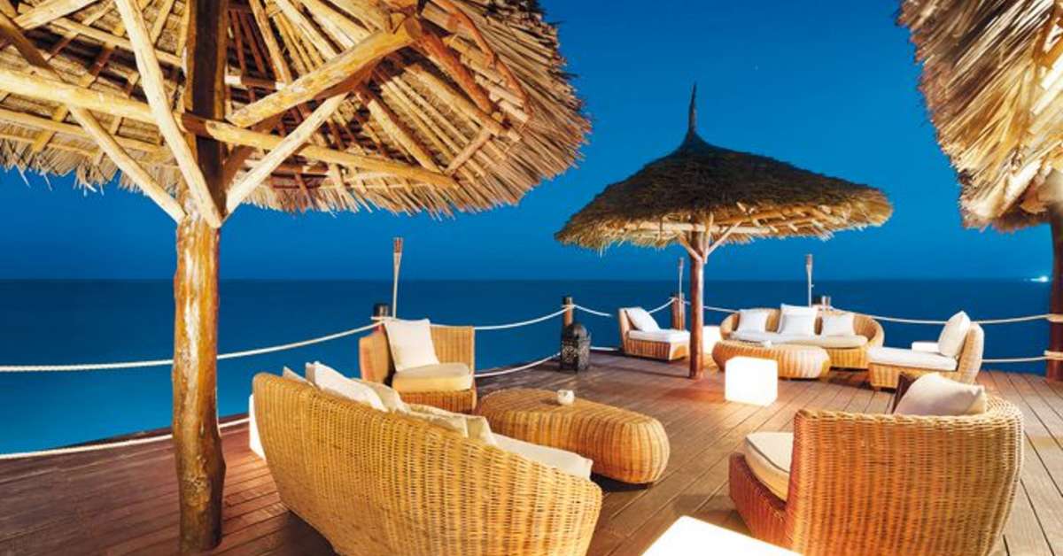 Een foto van het terras bij Melia Zanzibar