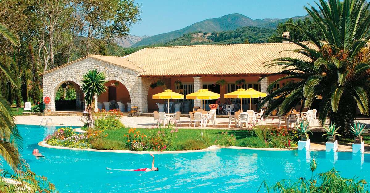Een foto van het zwembad bij St. George's Bay Country Club & Spa