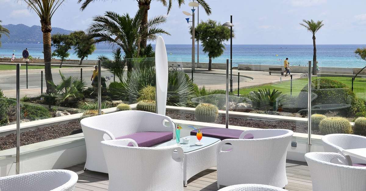Ein Foto von der Terrasse im Hipotels Hipocampo Playa