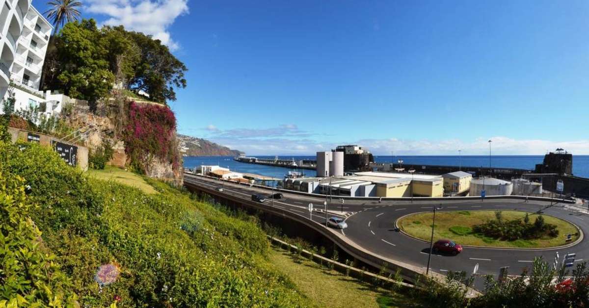 Een foto van de buitenkant van Madeira Bright Star Hotel