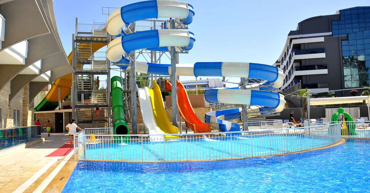 Een foto van het zwembad bij Ramada Resort By Wyndham Side