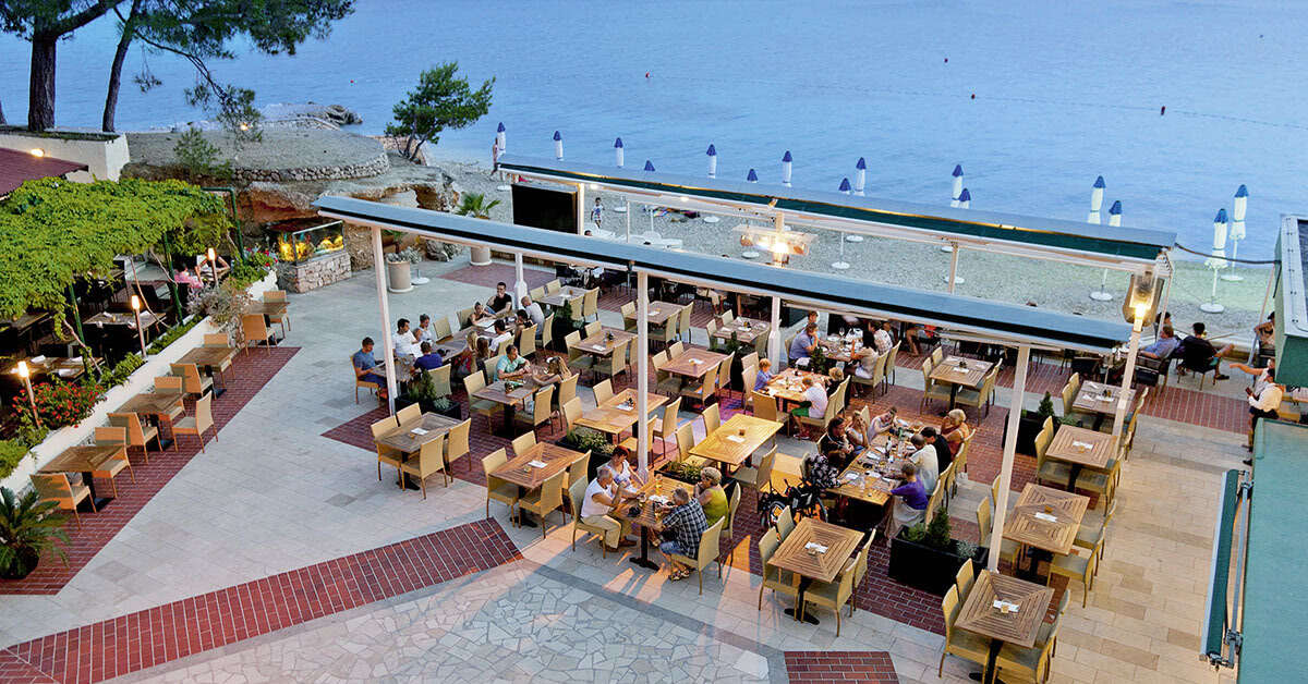 Een foto van de buitenkant van Bluesun Hotel Borak