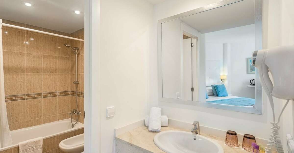 Ein Foto Fergus Style Cala Blanca Suites