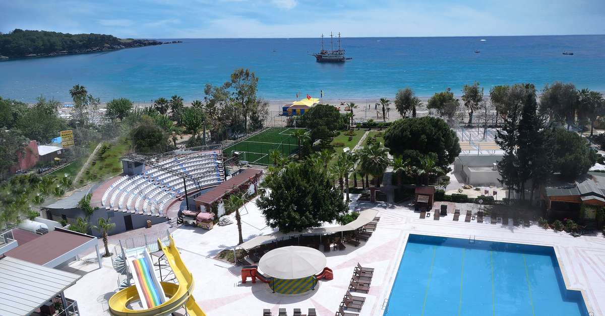 Een foto van het zwembad bij Mira Meridia Beach Hotel