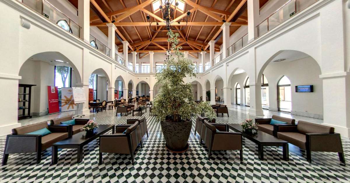 Een foto van het interieur van Impressive Playa Granada Golf