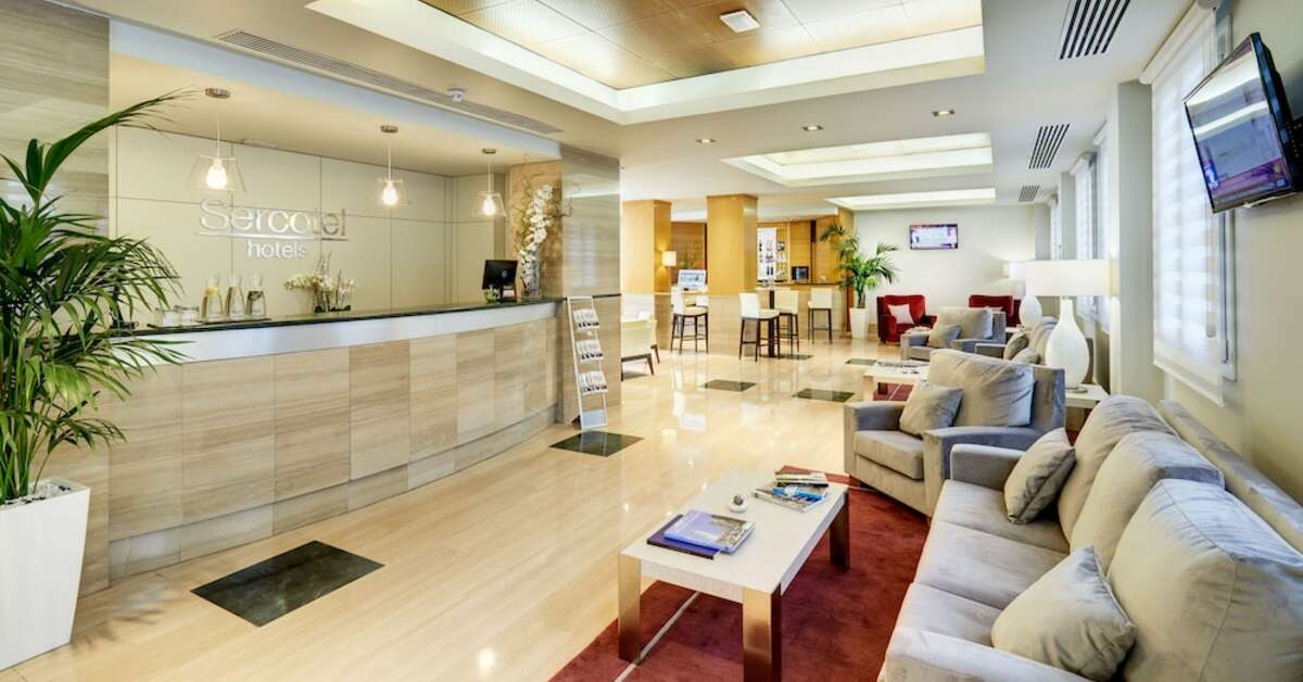 Een foto van het interieur van Sercotel Alcala 611