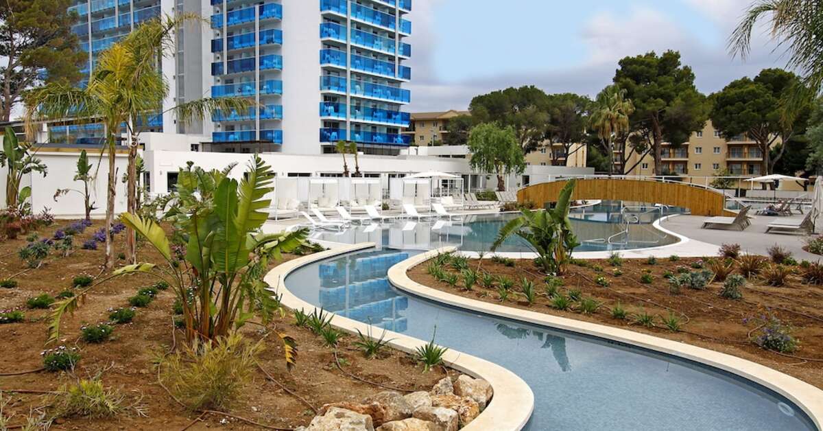 Ein Foto vom Pool im BG Tonga & Suites Tower Design Hotel