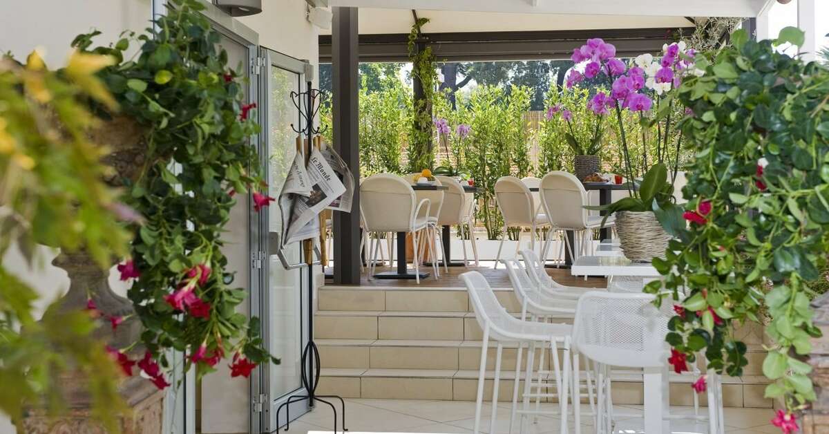 Een foto van het terras bij Hotel De Petris