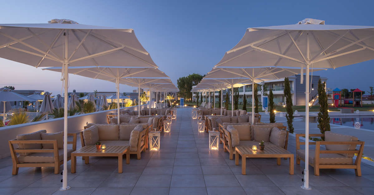 Een foto van het terras bij TUI Blue Lagoon Princess
