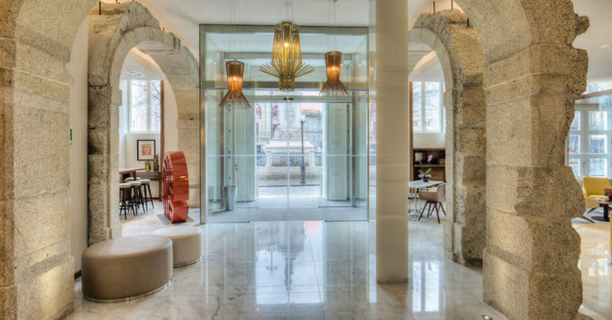 Een foto van het interieur van NH Collection Porto Batalha
