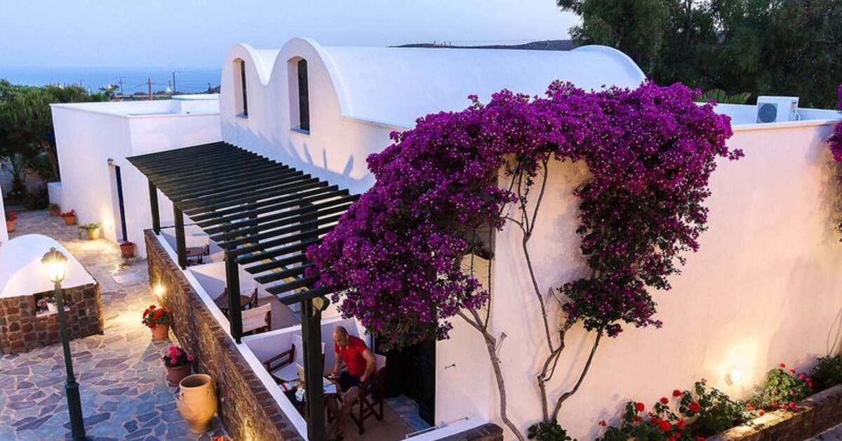 Een foto van de buitenkant van Hotel Mathios Village