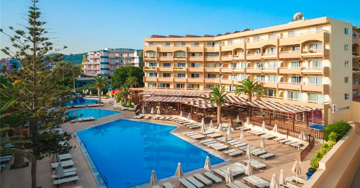 Een foto van het zwembad bij Sun Beach Resort