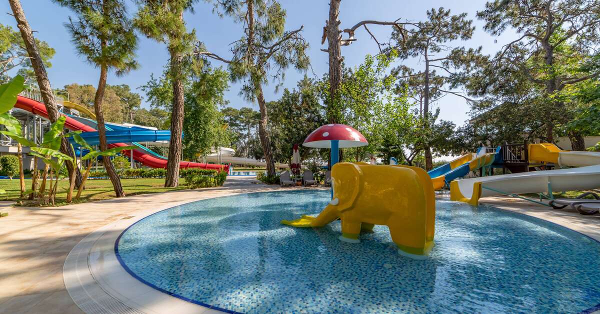 Een foto van het zwembad bij FashionTV Luxe Resort