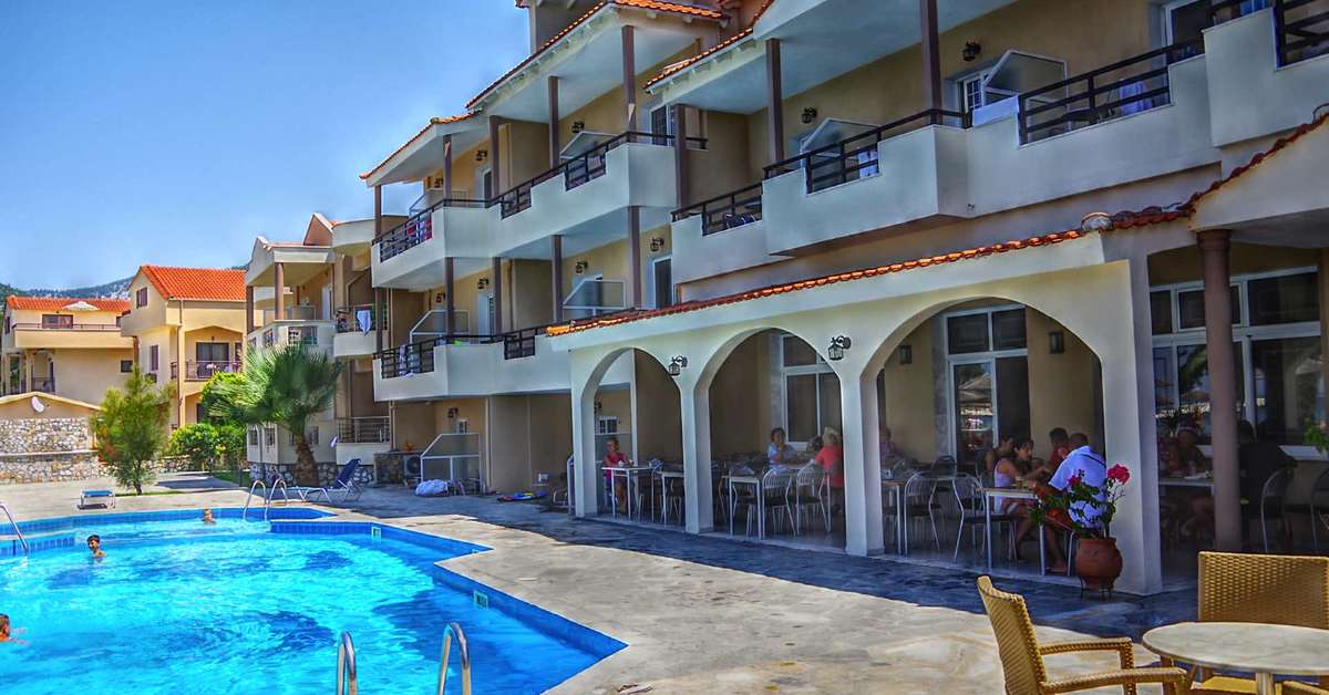 Een foto van het zwembad bij Rachoni Resort