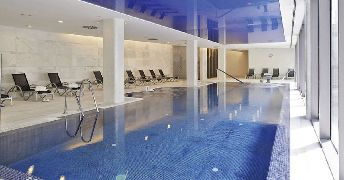 Een foto van het zwembad bij Hipotels Gran Conil & Spa