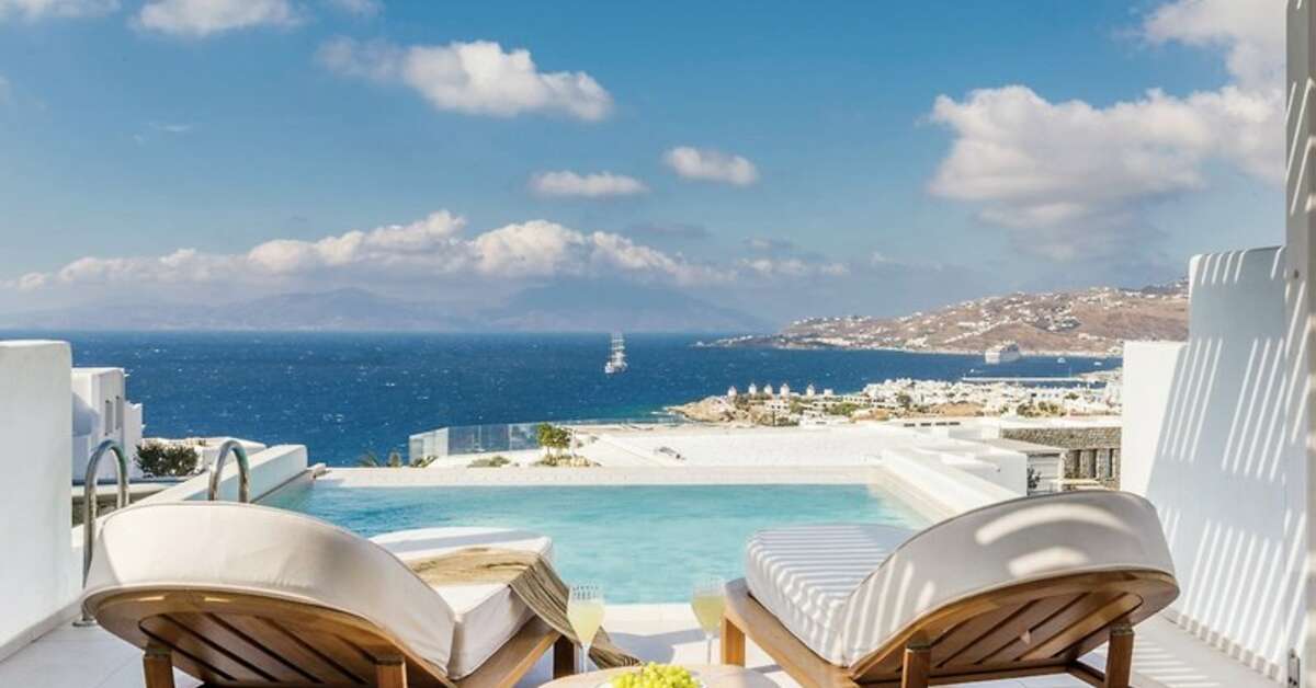Ein Foto vom Pool im Myconian Naia Luxury Suites