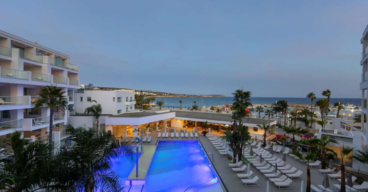 Een foto van het zwembad bij Limanaki Beach Hotel