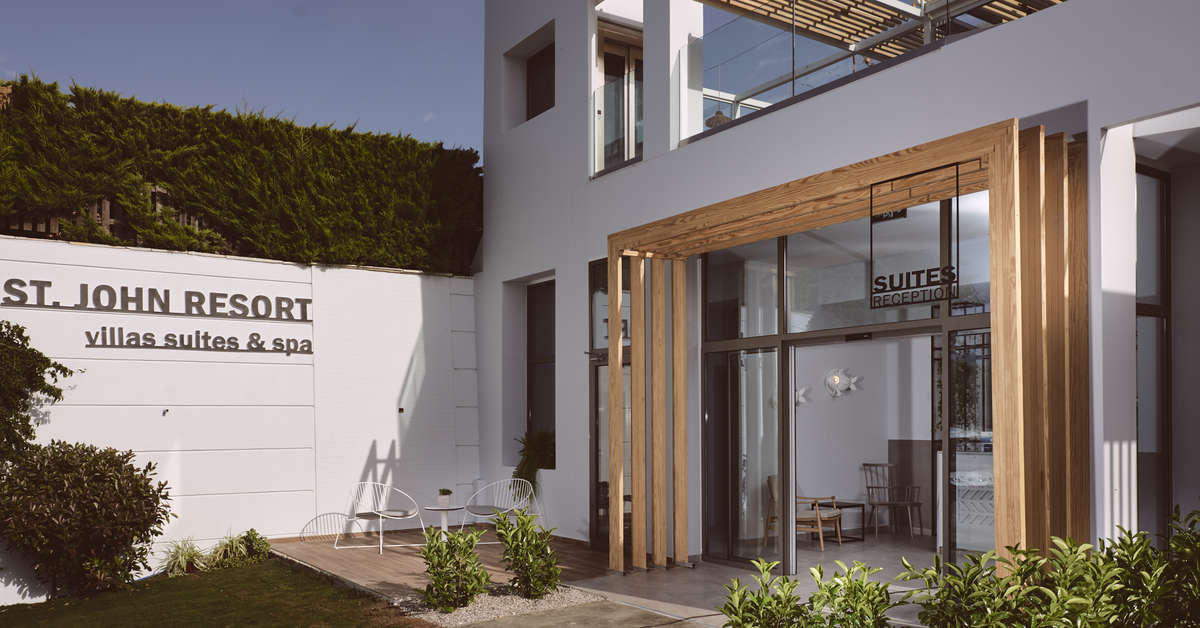 Een foto van de buitenkant van St. John Resort Villas & Suites